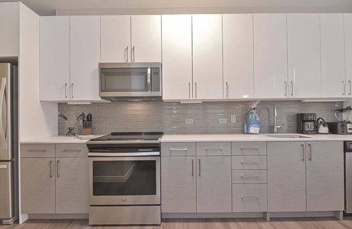 Central-Maverick Square - Paris Street Hotel | Boston Pier 1 BR | Close to Airport | Workspaces