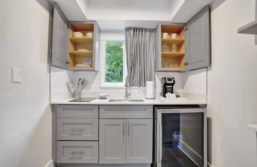 Galt Mile Apartment | Botanica Double Suite w/Kitchenette