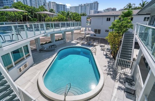 Galt Mile Apartment | Botanica King Hideaway in Fort Lauderdale