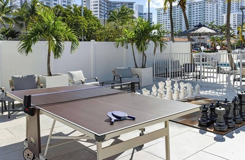 Galt Mile Apartment | Botanica King Retreat at Ocean Blvd