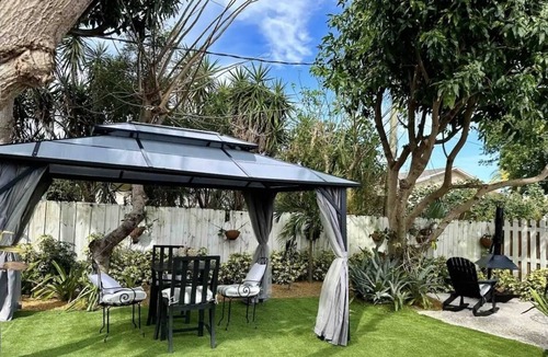 Lantana Apartment | Boutique Beach Bungalow in Lantana sleeps 3 Guests
