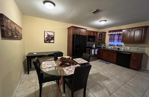 Highland Garden Villa | Boutique Gated Modern 2 bed/1b WiFi , work area , Netflix, W/D Keurig , parking