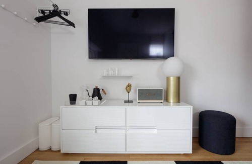North Downtown Hotel | Boutique Hotel Suite above the Jefferson Theater on the Downtown Mall