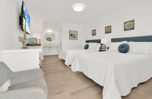 The Cove Hotel | Boutique Hotel 2 double beds with POOL, LOCATION! 1 block to BEACH/Restaurants