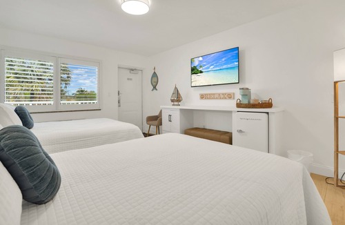 The Cove Hotel | Boutique Hotel 2 double beds with POOL, LOCATION! 1 block to BEACH/Restaurants