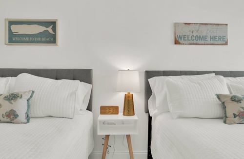 Deerfield Beach Hotel | Boutique Hotel 2 double beds with POOL, LOCATION! 1 block to BEACH/Restaurants