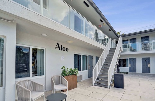 Galt Mile Apartment | Boutique King Room at Aloe | The Botanica
