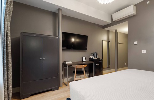 North Downtown Hotel | Boutique MicroHotel Room on Downtown Mall: The Townsman: Poe Room