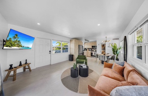 Coral Ridge Isles Apartment | Boutique Stay - Resort -5min to beach-near shop