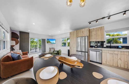 Coral Ridge Isles Apartment | Boutique Stay - Resort -5min to beach-near shop