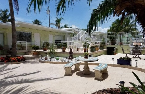 Ocean Ridge Apartment | Boutique Style Apartment in dream location with pool 200 meters from the beach CB 12