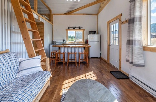 East Glacier Park Cabin | Brand new cabin, down the road from Glacier National Park, near East Glacier