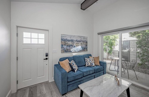 Sherman Oaks Cottage | Brand New Construction- 1 Bdrm Guest House- Sherman Oaks