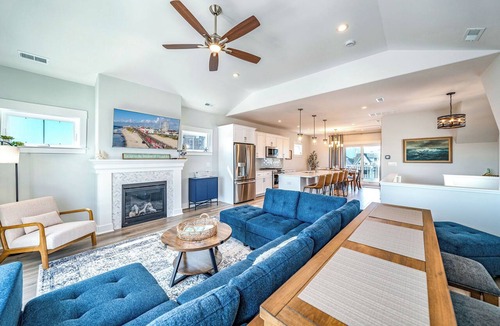 North End Condo | Brand New for 2024: 5 Bed/4.5 Bath ONLY 1.5 blocks to Beach w/Elevator & Views