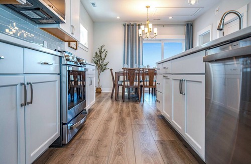 North End Condo | Brand New for 2024: 5 Bed/4.5 Bath ONLY 1.5 blocks to Beach w/Elevator & Views