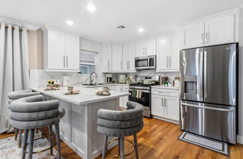 Newark Apartment | Brand new home 3BR/2BA Free Street Parking/30 min to NYC/10min to EWR