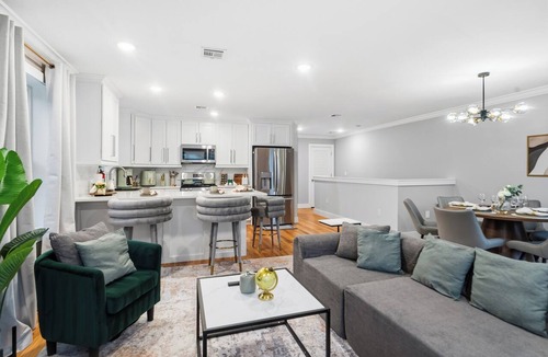 Newark Apartment | Brand new home 3BR/2BA Free Street Parking/30 min to NYC/10min to EWR