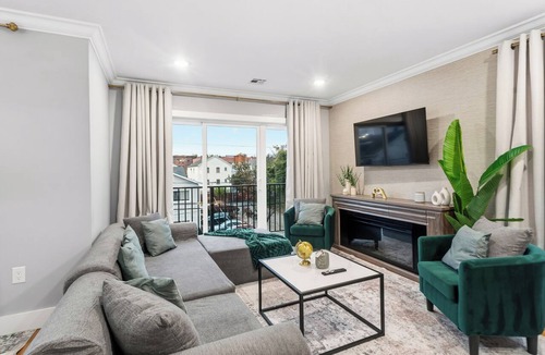 Newark Apartment | Brand new home 3BR/2BA Free Street Parking/30 min to NYC/10min to EWR