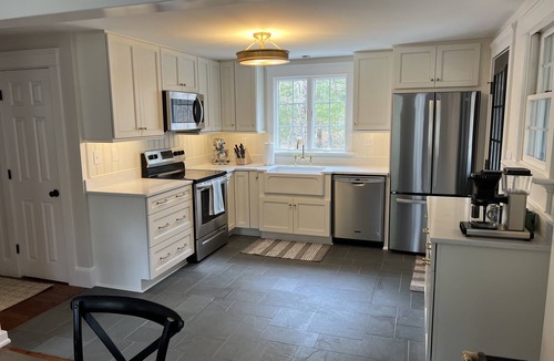 Katama House | BRAND NEW KITCHEN! CLOSE TO DOWNTOWN EDGARTOWN AND THE BEACH!