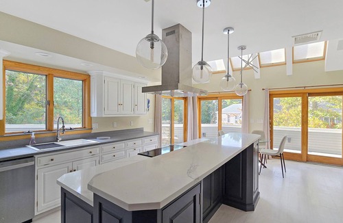 West Falmouth House | BRAND NEW LISTING! Spacious 3BD+ Home-A/C, Deck & Outdoor Shower, 0.5 mile to Old Silver Beach