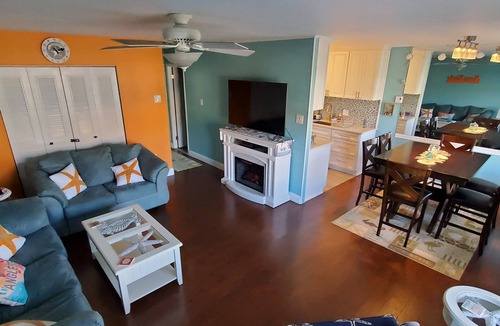 Anglesea Condo | Brand New Owner, Newly Renovated!