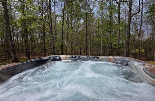Oakpark Cabin | Breathe deep, stay cozy — spacious log cabin living on 30 acres in Aroda, VA
