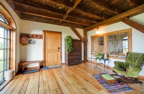 North Pownal House | Breathtaking Mtn Views: Stylish Rustic Retreat!