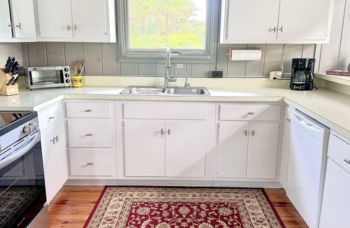 Oak Bluffs House | Breathtaking Waterviews with Private Beach - Harbour House with AC and Heat