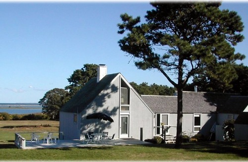 Oak Bluffs House | Breathtaking Waterviews with Private Beach - Harbour House with AC and Heat