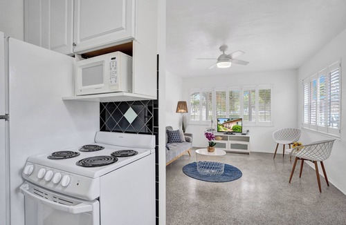 Lauderdale-by-the-Sea Apartment | Breezy 1 Bed 1 Bath Apt Minutes to the Sea, Pool