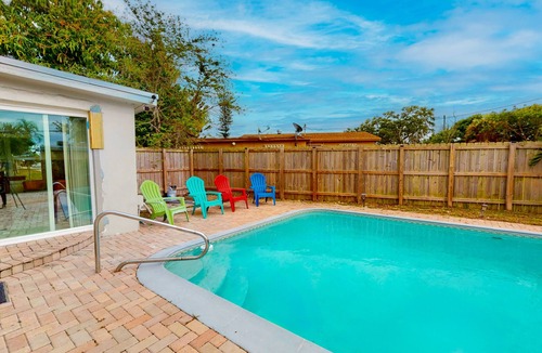 Pompano Beach House | Breezy dog-friendly home near Deerfield Beach with private pool, lawn, fast WiFi
