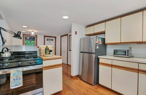 Brewster House | Brewster Retreat Near Bay Beaches & Dining