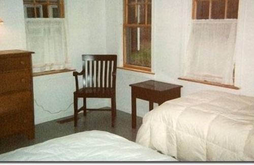 Brewster House | Brewster, Sleeps 4, 32 night minimum. Private, quiet. 1 1/2 baths.