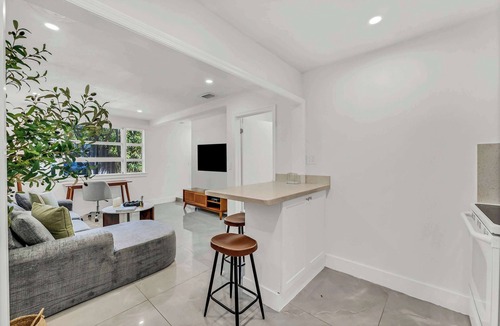 Victoria Park Apartment | Bright 1BR Getaway, Victoria Park, Las Olas Nearby