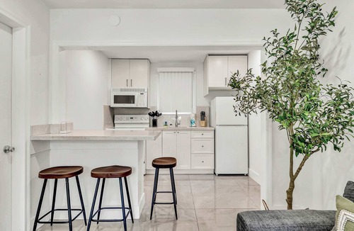 Victoria Park Apartment | Bright 1BR Getaway, Victoria Park, Las Olas Nearby