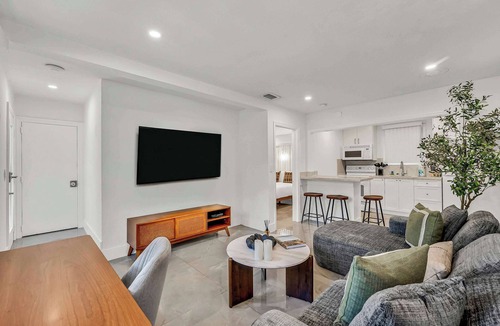 Victoria Park Apartment | Bright 1BR Getaway, Victoria Park, Las Olas Nearby
