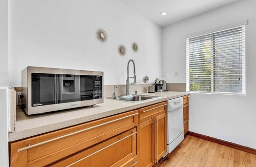 Bay Harbor Islands Apartment | Bright 1BR in Bay Harbor Islands near beach, Bal Harbour Shops, and dining