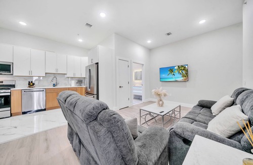 Paterson Apartment | Bright 2-bedroom apartment with AC in soothing Paterson