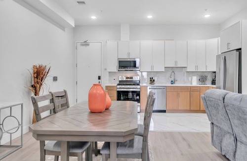 Paterson Apartment | Bright 2-bedroom apartment with AC in soothing Paterson