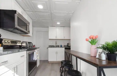 Jeffries Point Apartment | Bright 2BR by Boston Waterfront