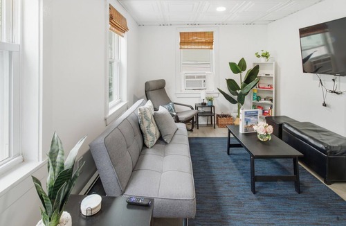 Jeffries Point Apartment | Bright 2BR by Boston Waterfront