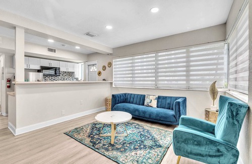 Bay Harbor Islands Apartment | Bright 2BR in Bay Harbor Islands near beach, dining, and shopping