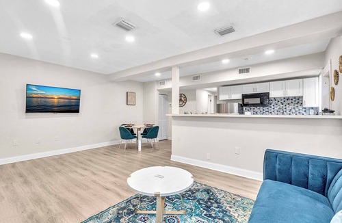 Bay Harbor Islands Apartment | Bright 2BR in Bay Harbor Islands near beach, dining, and shopping