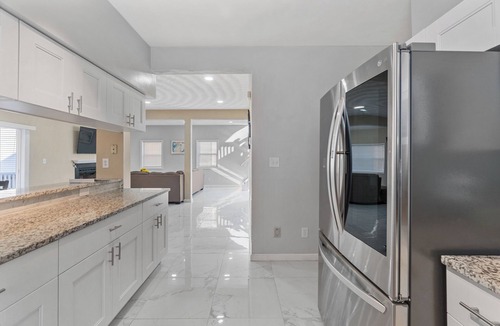 Willoughby Spit House | Bright 3-bedroom beach house with AC in charming Norfolk