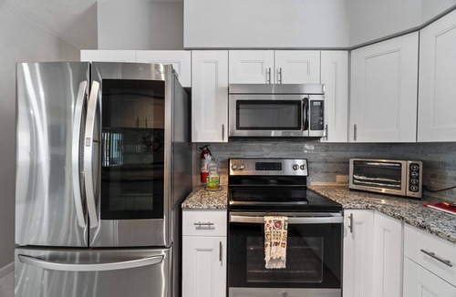 Willoughby Spit House | Bright 3-bedroom beach house with AC in charming Norfolk