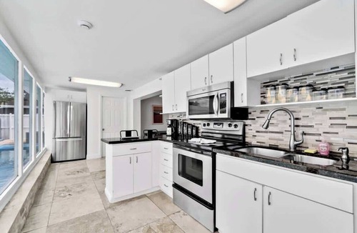 Driftwood House | Bright 4BR with Pool and Game Room near Hard Rock