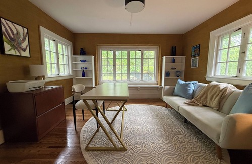 Rochester House | Bright 5-bedroom house with pool near Rochester