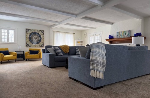 Rochester House | Bright 5-bedroom house with pool near Rochester