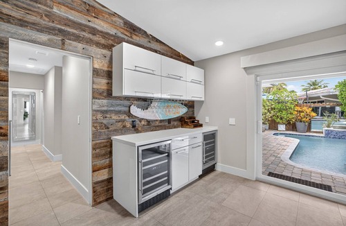 Harbour Inlet House | Bright 5BR Beach Villa | Pool, Hot Tub & Bikes