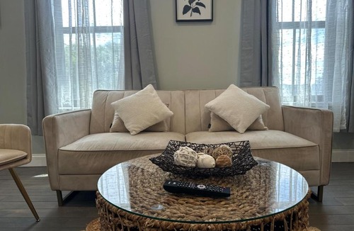 Albany Apartment | Bright & Airy 1 BDRM Private Apt